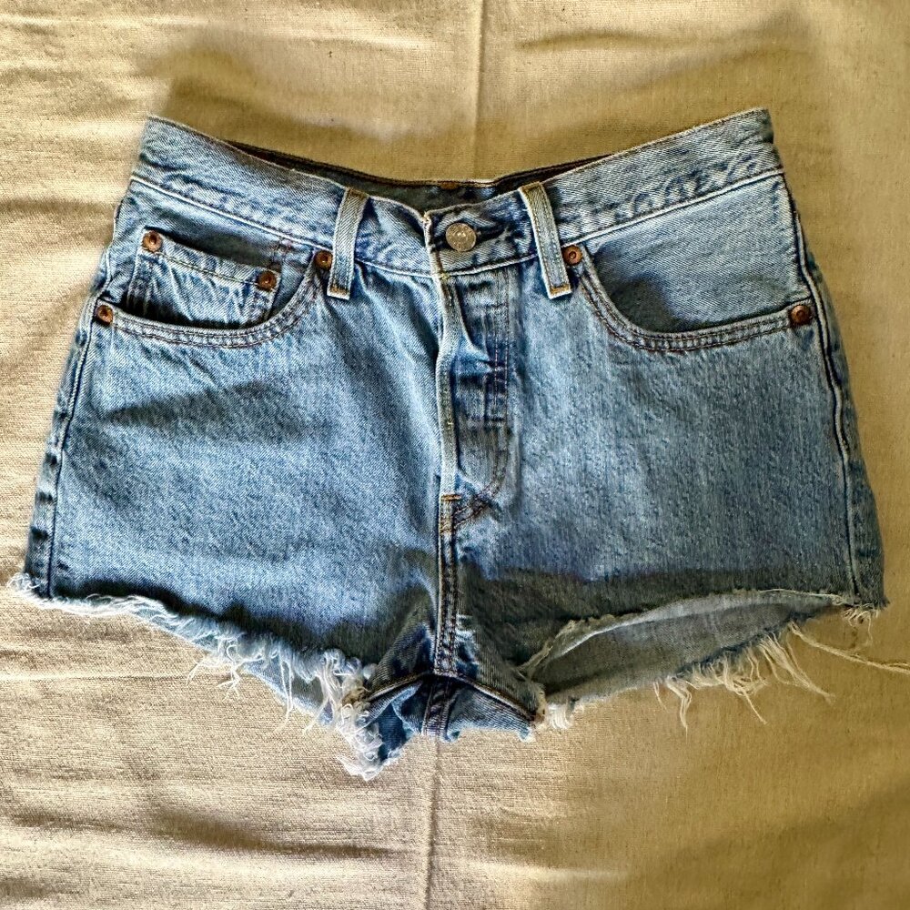 Levi’s 501 Original Fit High-Rise Denim Shorts, W27 – Button Fly, Medium Wash